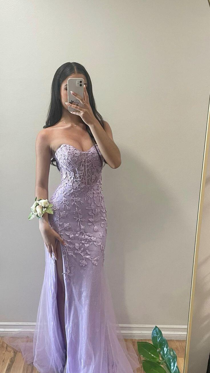 Robe de bal longue sirène en tulle lilas avec décolleté en cœur et appliques, DP3335