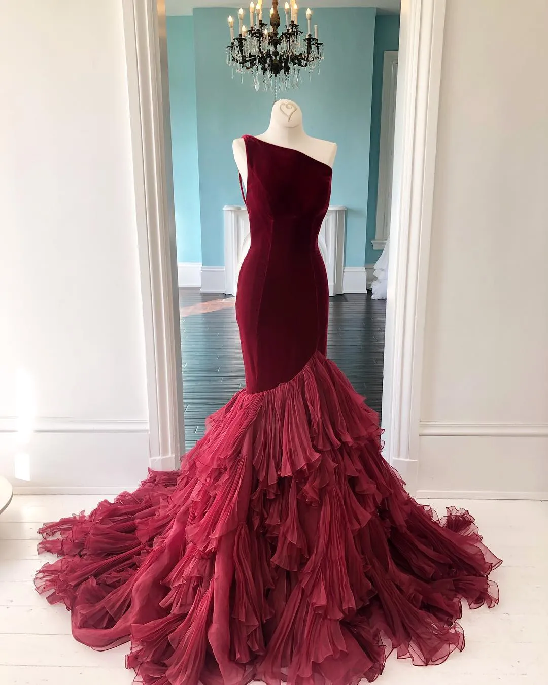 Besonderes ärmelloses Abendkleid mit einer Schulter, langes Meerjungfrau-Ballkleid im Lagenlook, DS4062