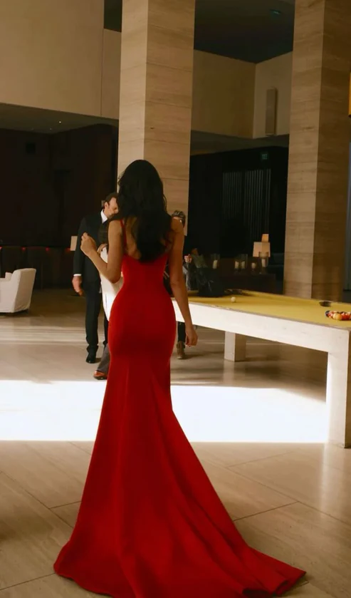 Bezauberndes langes rotes Meerjungfrauen-Partykleid mit Spaghettiträgern und Schleppe, DP3540