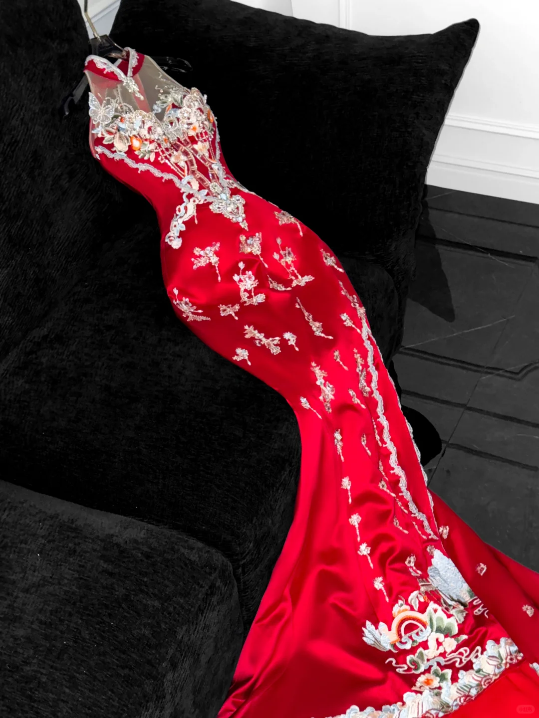 Wunderschönes funkelndes rotes Perlen-Pailletten-Stickmuster, elegantes Meerjungfrau-Abschlussballkleid, Abendkleid DP6233