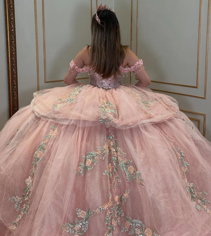 Robe de bal élégante rose à épaules dénudées, ornée d'appliqués floraux et décolleté en cœur, pour quinceañera DP7241