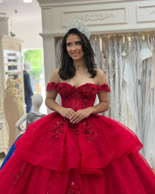 Robe de bal chic rouge vif à épaules dénudées en tulle pailleté ornée d'appliqués, DP7198