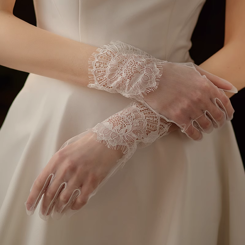Simple White Short Mesh Splicing Soft Lace Bridal Wedding Gloves, DP5300