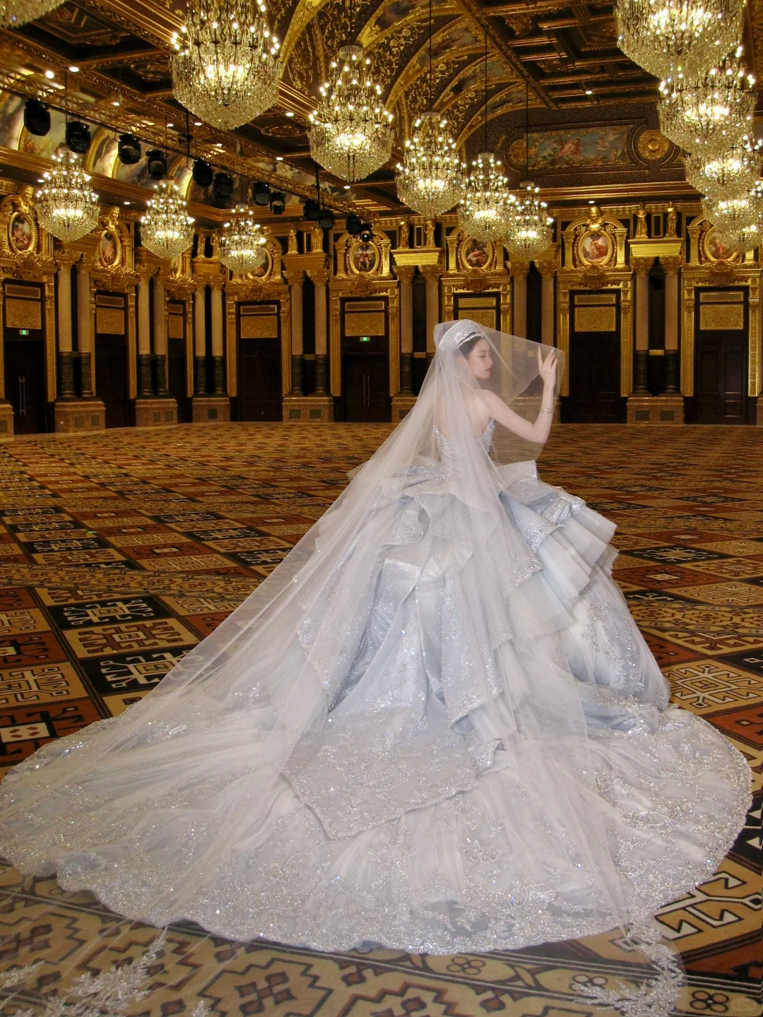 Wunderschönes, glänzendes, perlenbesetztes, paillettenbesetztes A-Linien-Brautkleid im Sweetheart-Design, Ballkleid, Ballkleid, Abendkleid, DP6255