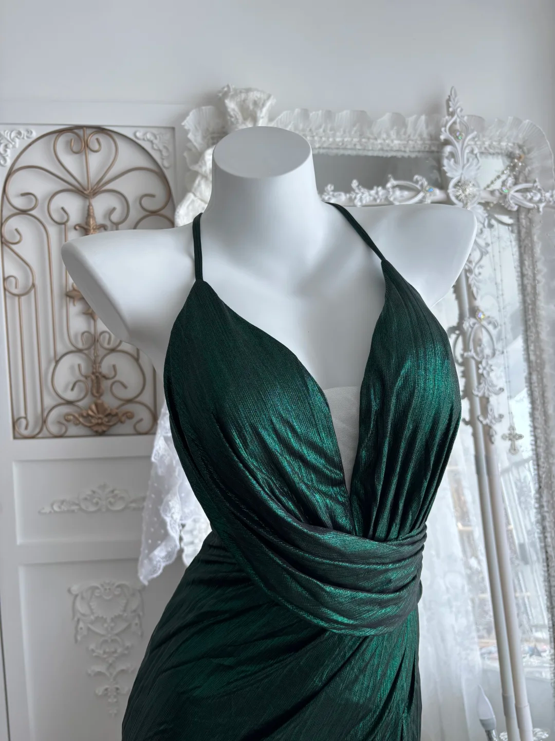 Elegant Emerald Green Halter-Neck Ruched Maxi Prom Dress Satin Evening Gown with High Slit DP8137