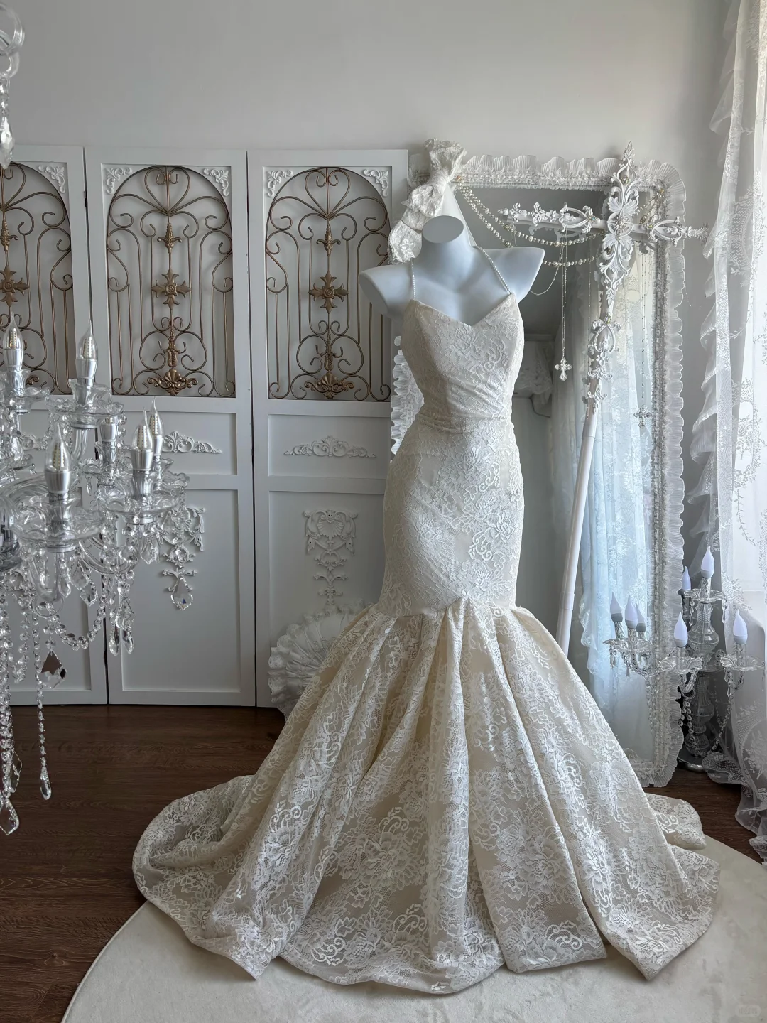 Gorgeous Sweetheart Lace Mermaid Wedding Dress Beaded Halter Neck & Tr – DSProm