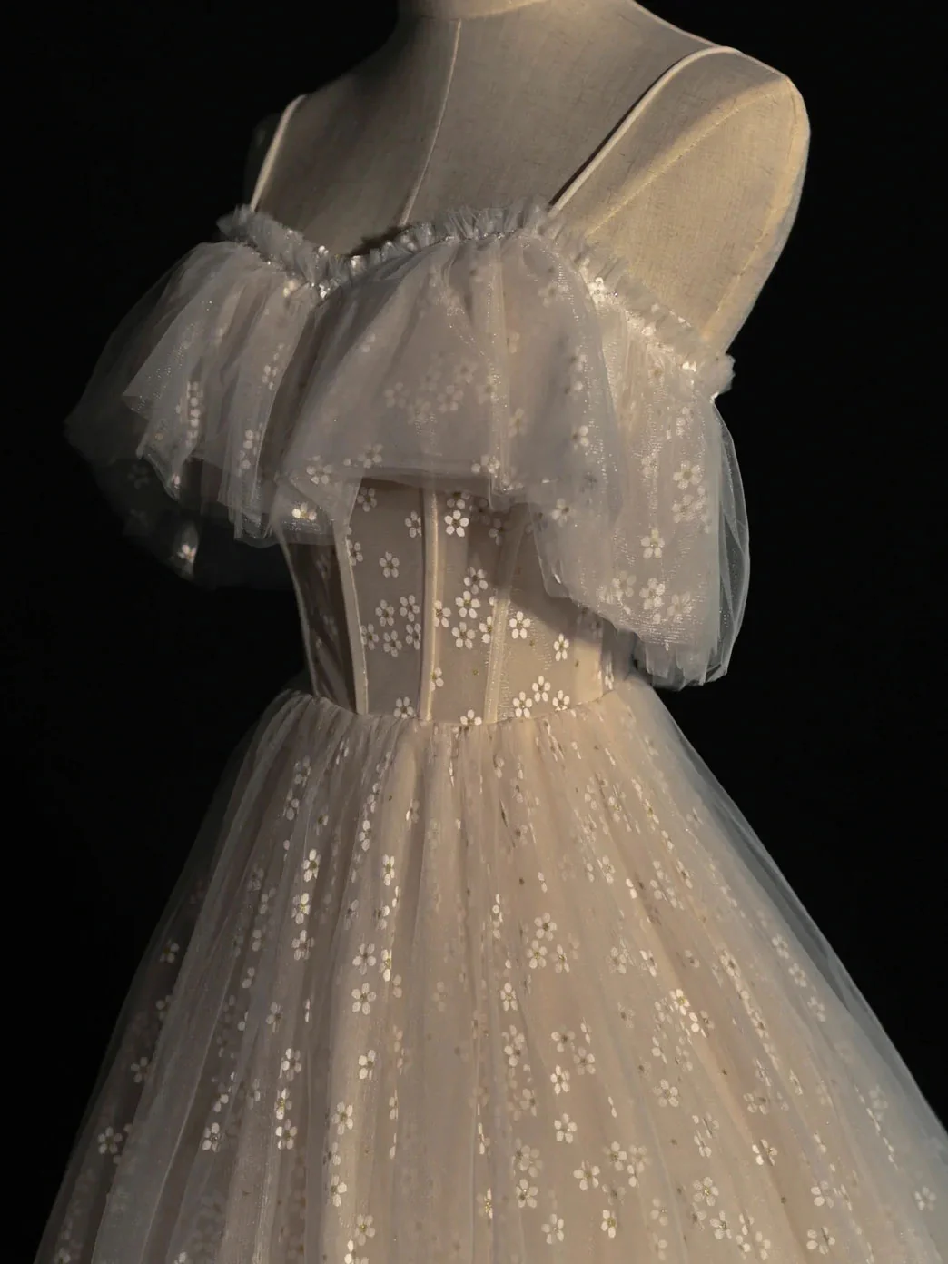 Robe de soirée longue blanche à bretelles spaghetti et épaules dénudées, coupe trapèze, en tulle et dentelle, DP3611
