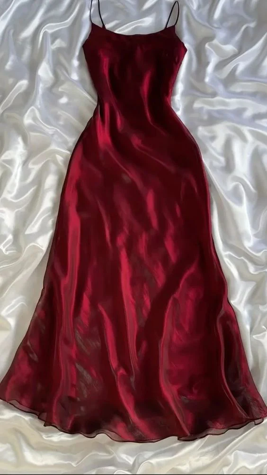 Robe de soirée longue et soyeuse bordeaux à bretelles spaghetti, DP3516