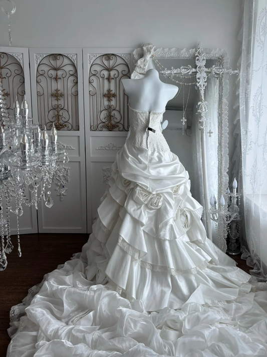 Vintage Strapless Ivory 3D Rose Wedding Dress Lace Embellished Ruffled Tiered Bridal Gown with Train DP8244