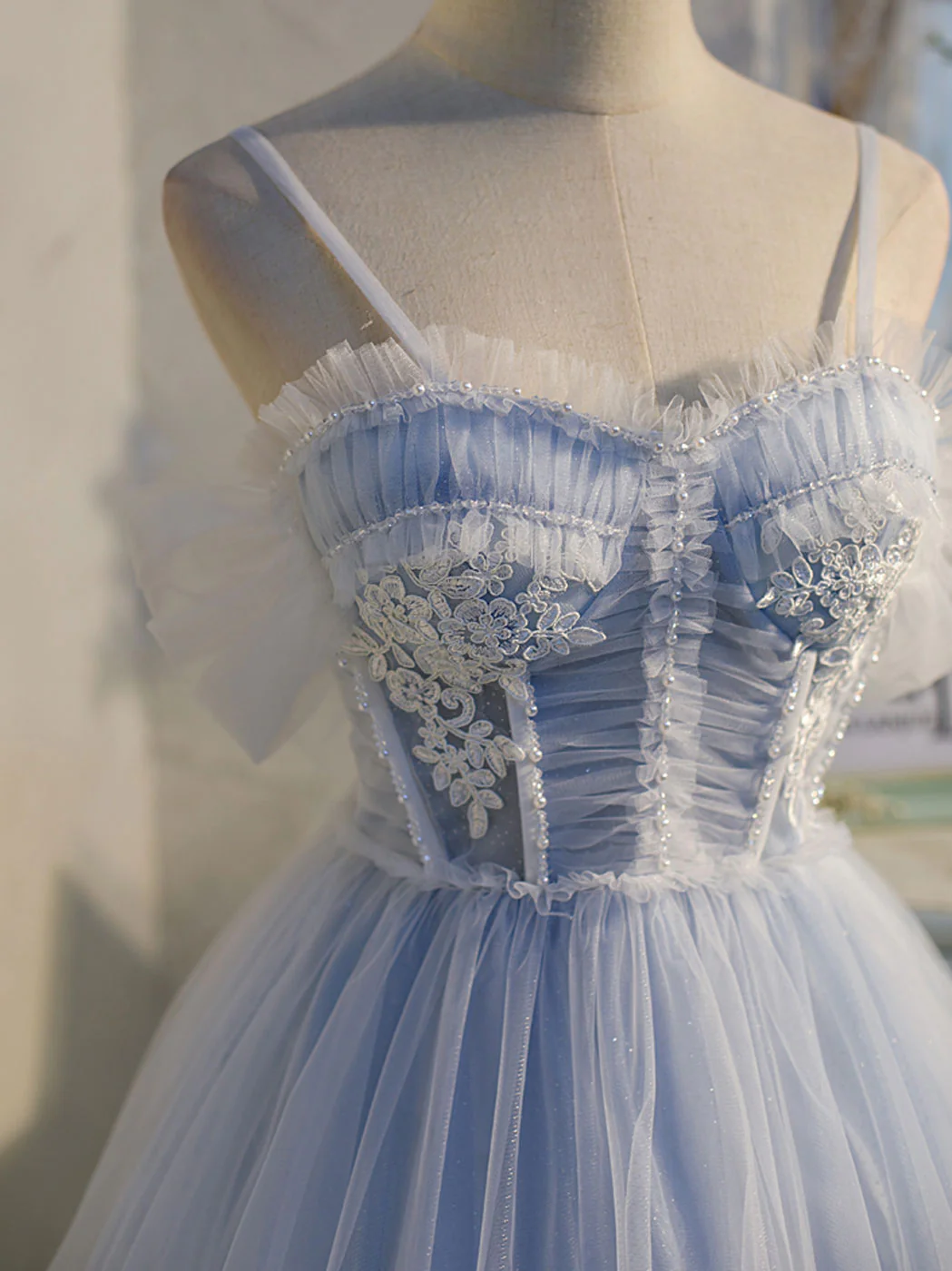 Robe de soirée trapèze en tulle bleu clair avec appliques et bretelles spaghetti, style vintage DP6065