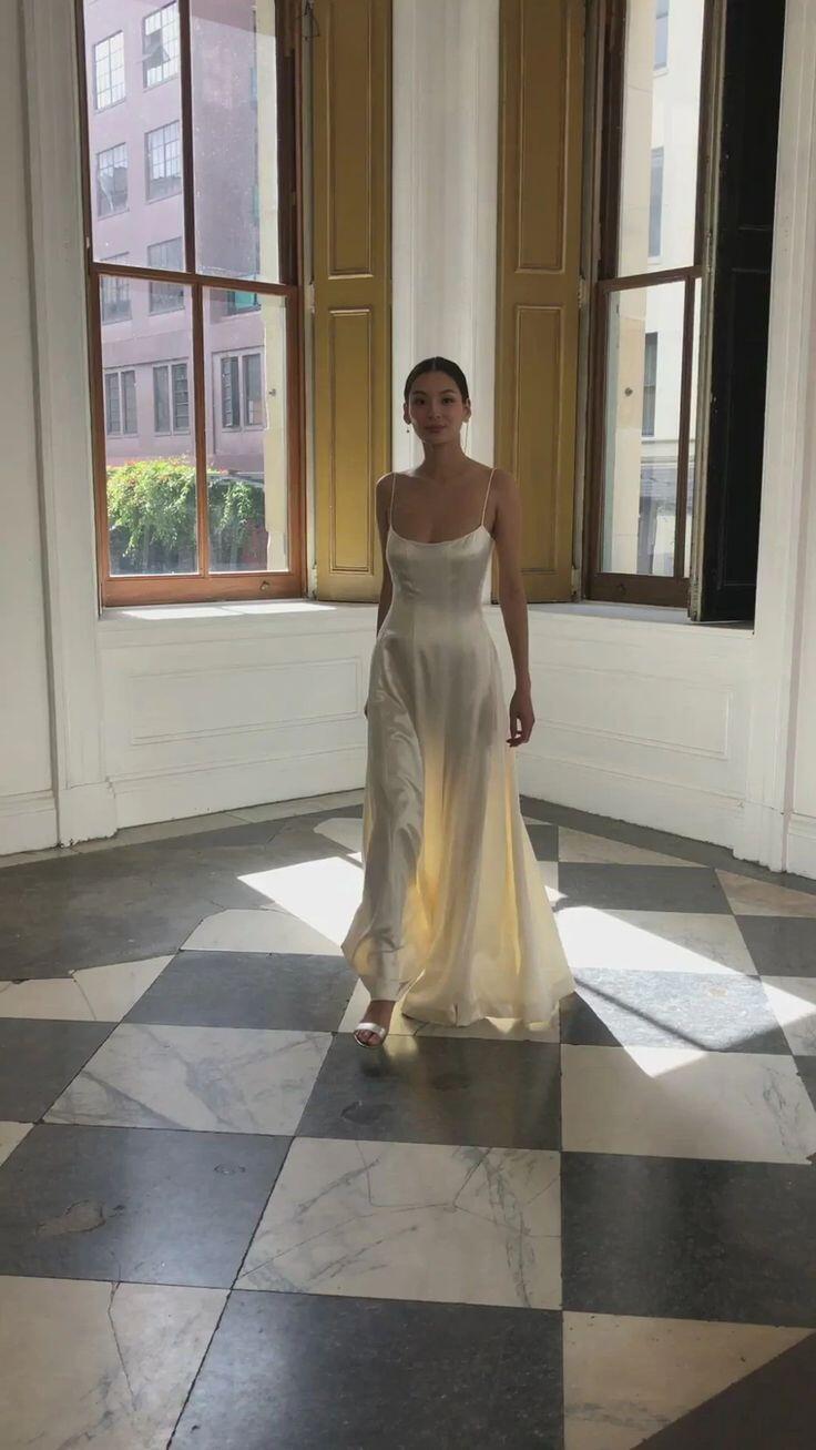 Robe de soirée longue blanche élégante à bretelles spaghetti, coupe trapèze, DP2912