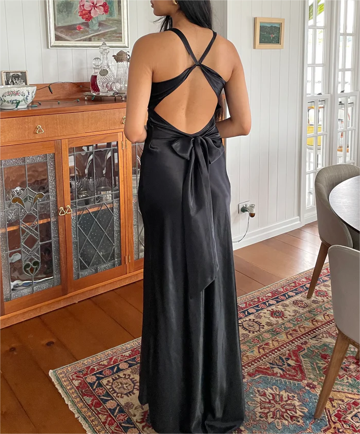 Robe de soirée longue noire en satin simple, col en V, dos nu, DP3019