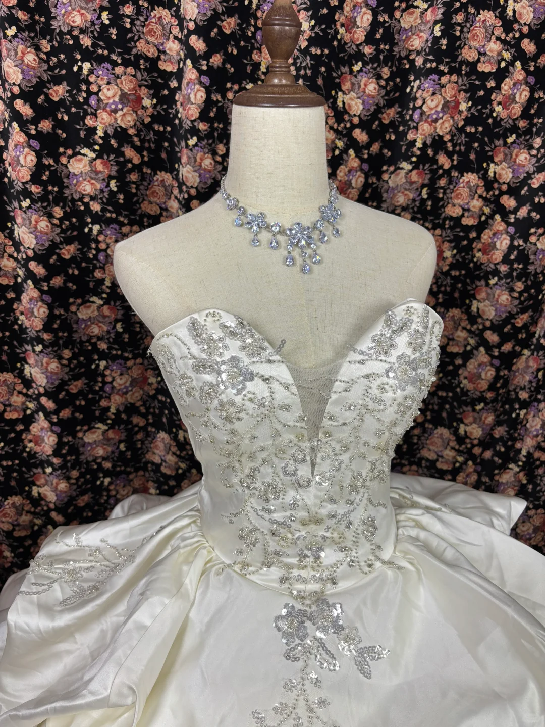 Gorgeous Ivory Satin Tulle Sweetheart Strapless Beaded Pleated Sweet 16th Quinceanera A-Line Floor-length Evening Dress Prom Dress Ball Gown DP6277
