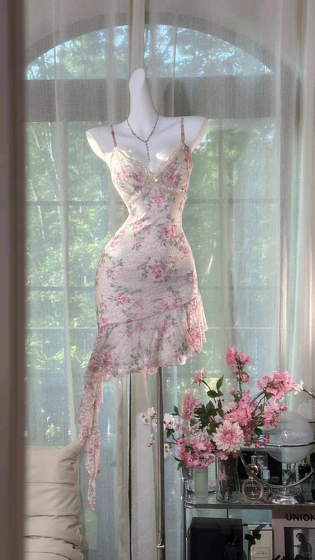 chinese dress ladies Duntery Fitted Deep V-Neck Floral Lace Homecoming Dress main image 0