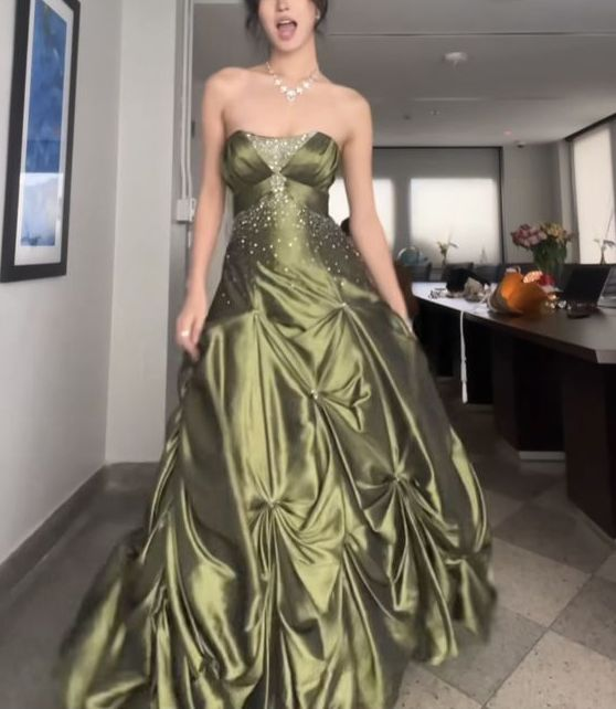 Gorgeous Strapless A-Line Vintage Green Evening Gown Birthday Outfits, DP3312