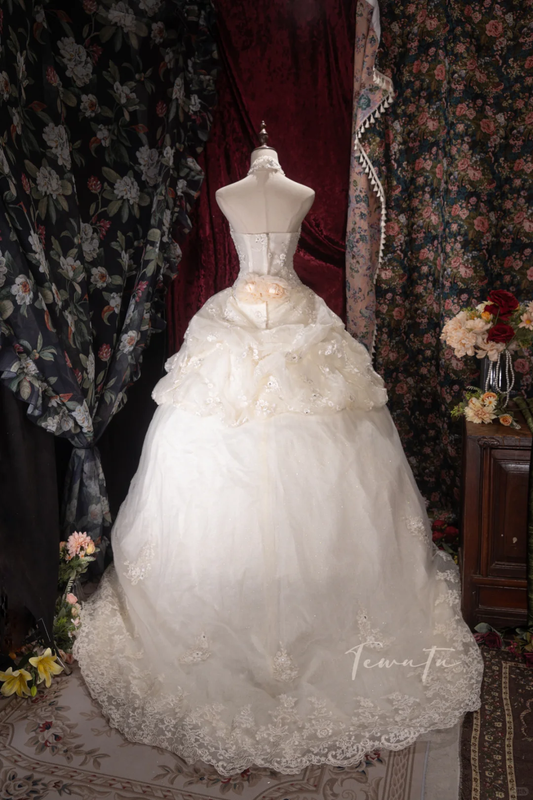 Vintage Halter-Neck Lace 3D Floral Appliques Ball Gown DP8340