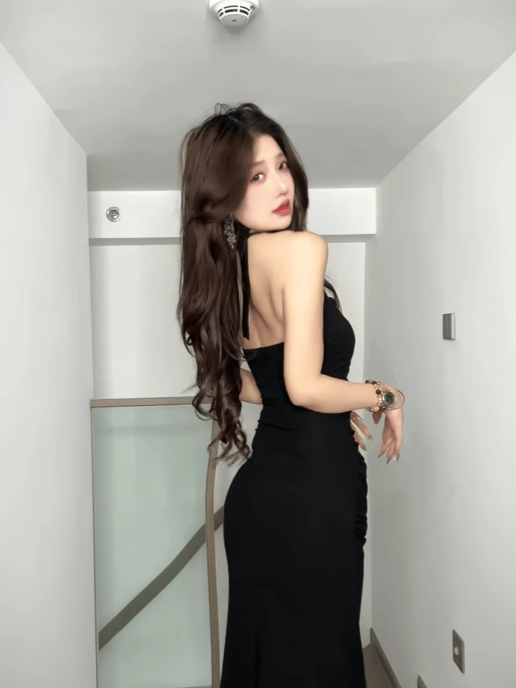 Elegant Black Halter-neck Rose Metal Button Prom Dress Sheath Evening Gown Party Dress Trailing Long Formal Dress DP6807