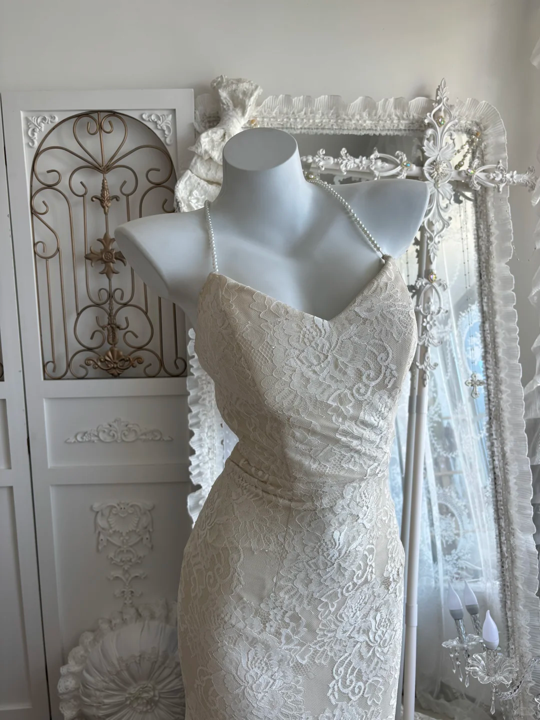 Gorgeous Sweetheart Lace Mermaid Wedding Dress Beaded Halter Neck & Train Bridal Gown DP8296