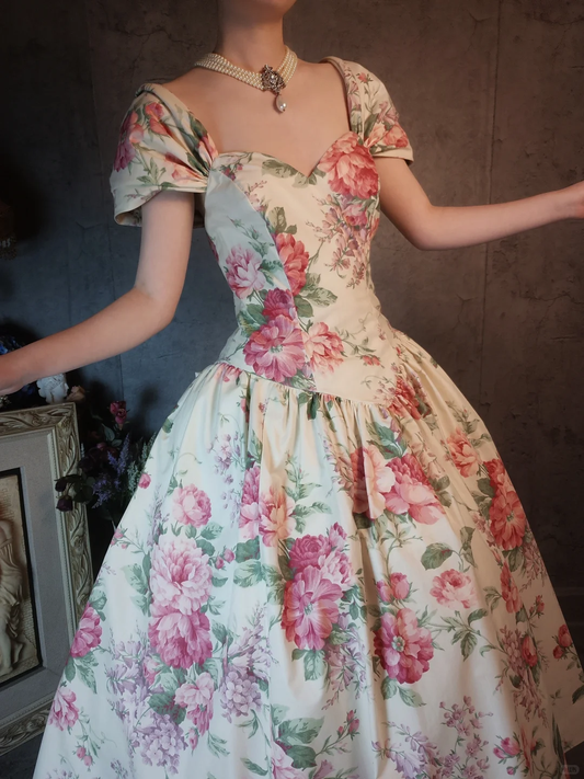 Robe de soirée romantique à manches courtes et motif floral vintage en cœur DP6057
