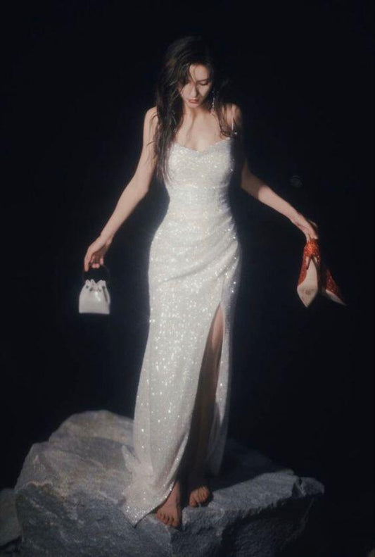 Glänzend weißes langes Partykleid im Meerjungfrauenstil mit Trägern und Schlitz, DP2913