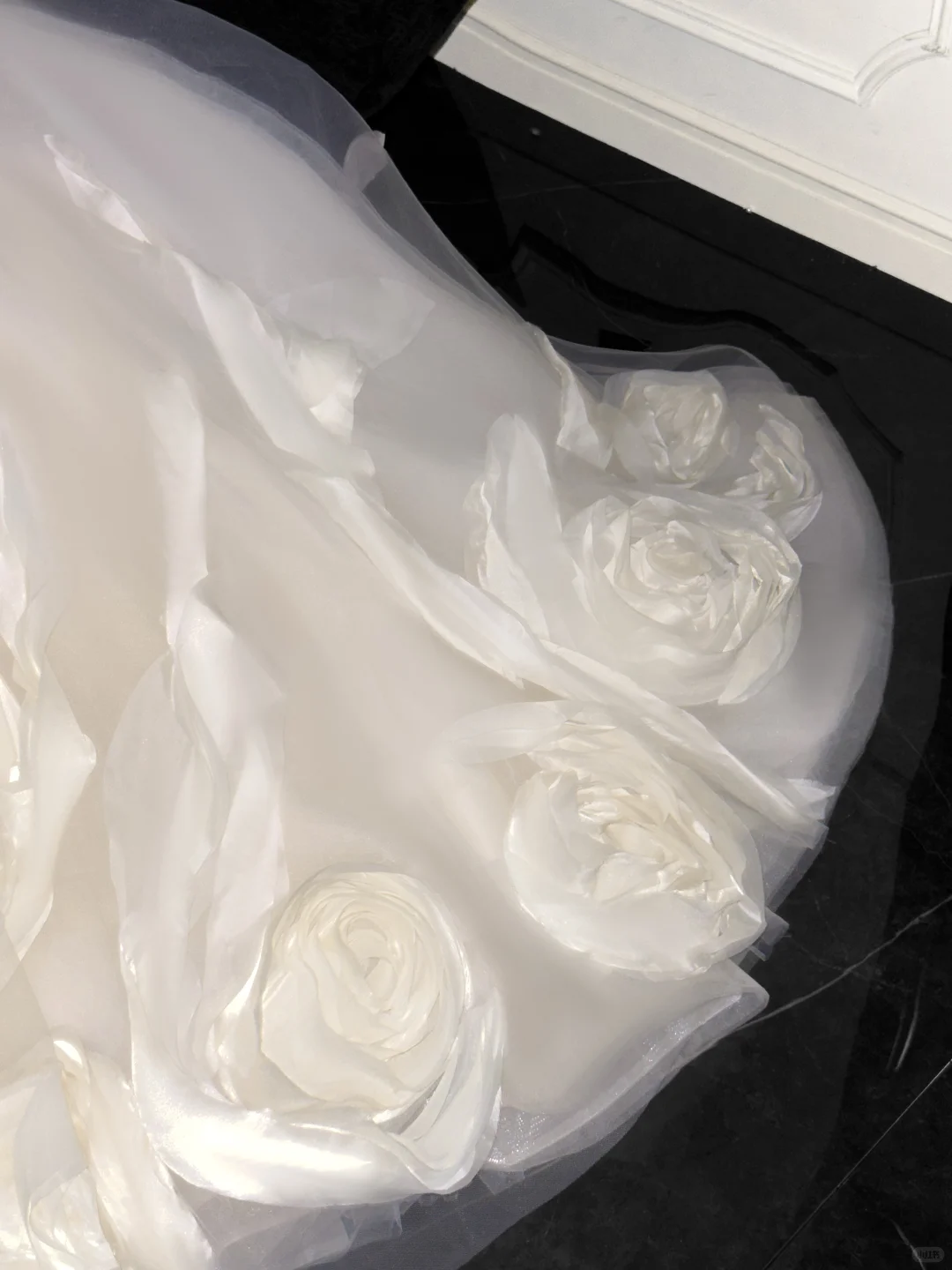 Elegantes Elfenbein 3D Blumen Design A-Linie Tüll Brautkleid Ballkleid Abendkleid Ballkleid DP6221