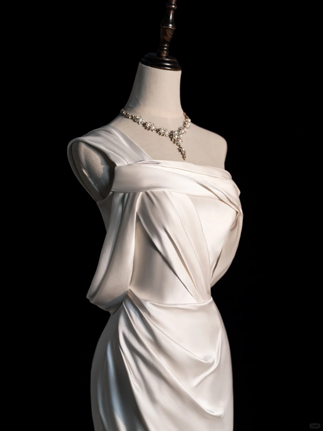 Robe de mariée longue blanche en satin à une épaule et style sirène, légère, DP5227