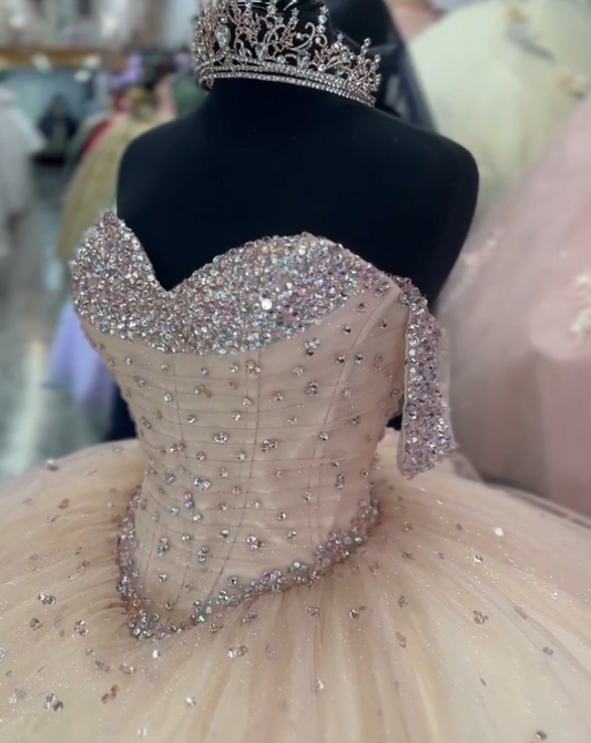 Helles Champagner-Off-Shoulder Quinceanera-Kleid mit Perlenbesatz, Sweet 16 Ballkleid, DP3000