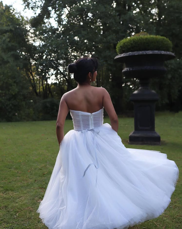 Weißes trägerloses A-Linien-Tüll-Geburtstagsparty-Abendkleid, DP1801