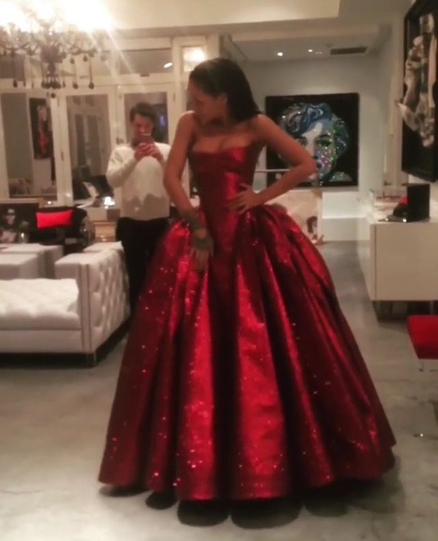 Superbe robe de bal longue rouge bustier coupe trapèze, DP3721