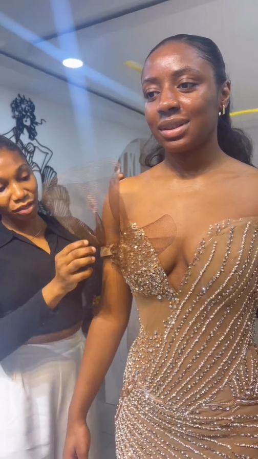 Superbe robe de soirée longue fendue style sirène à épaules dénudées et perles, DP5002