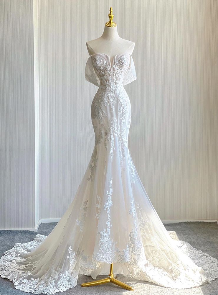 Robe de mariée sirène élégante à appliqués floraux, épaules dénudées, en dentelle DP7045