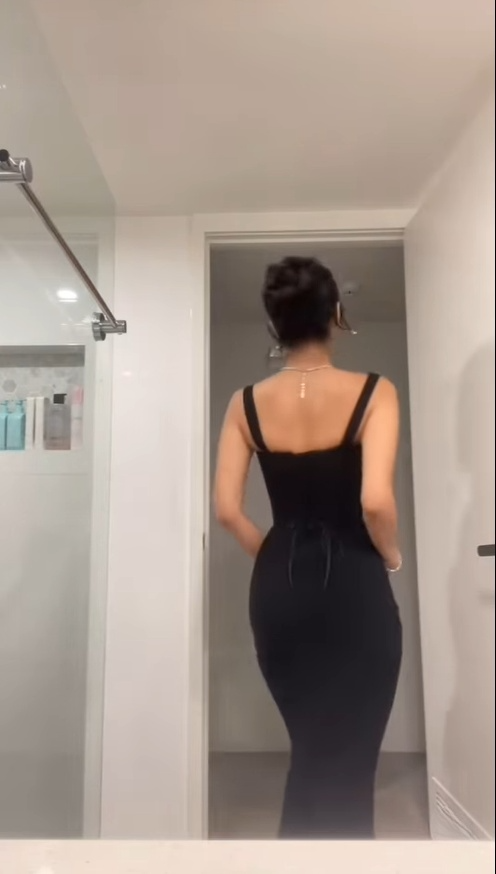 Robe de soirée longue élégante à bretelles noires et perles style sirène, DP5561