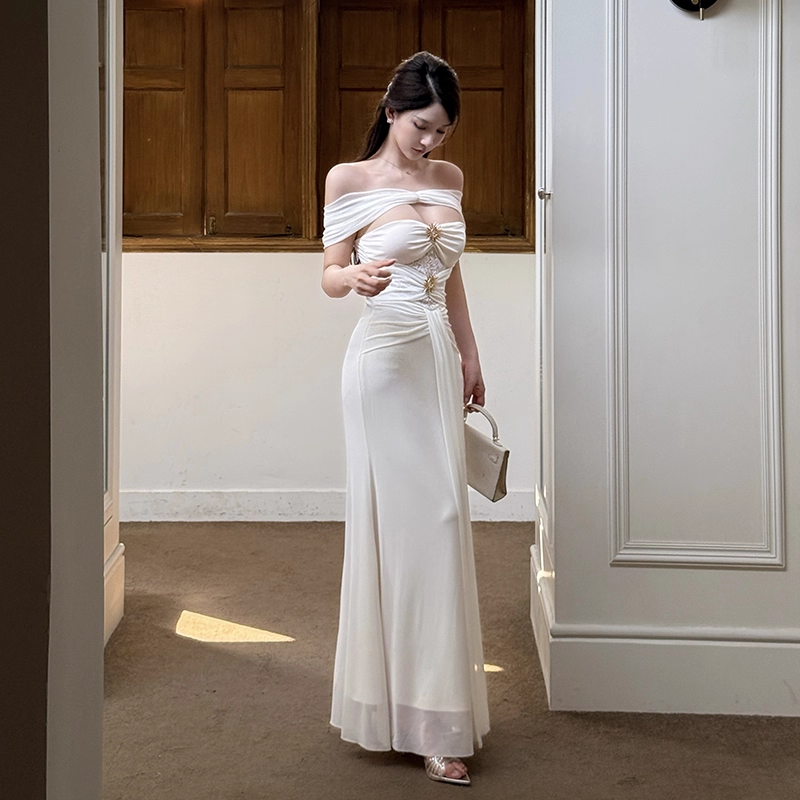 Wunderschönes elfenbeinfarbenes, schulterfreies, herzförmiges, perlenbesetztes Meerjungfrau-Abschlussballkleid mit Applikationen, langem Abendkleid DP6401