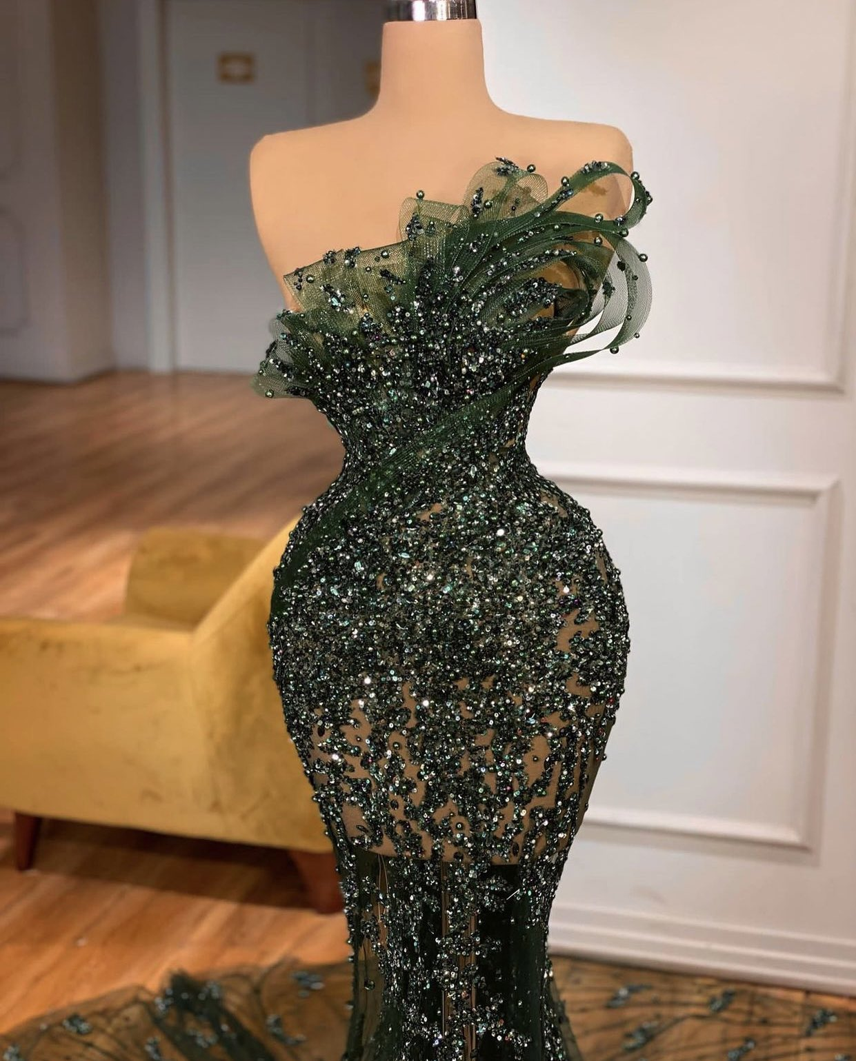 Charmantes dunkelgrünes, glitzerndes Meerjungfrau-Abendkleid mit Perlen, DP07