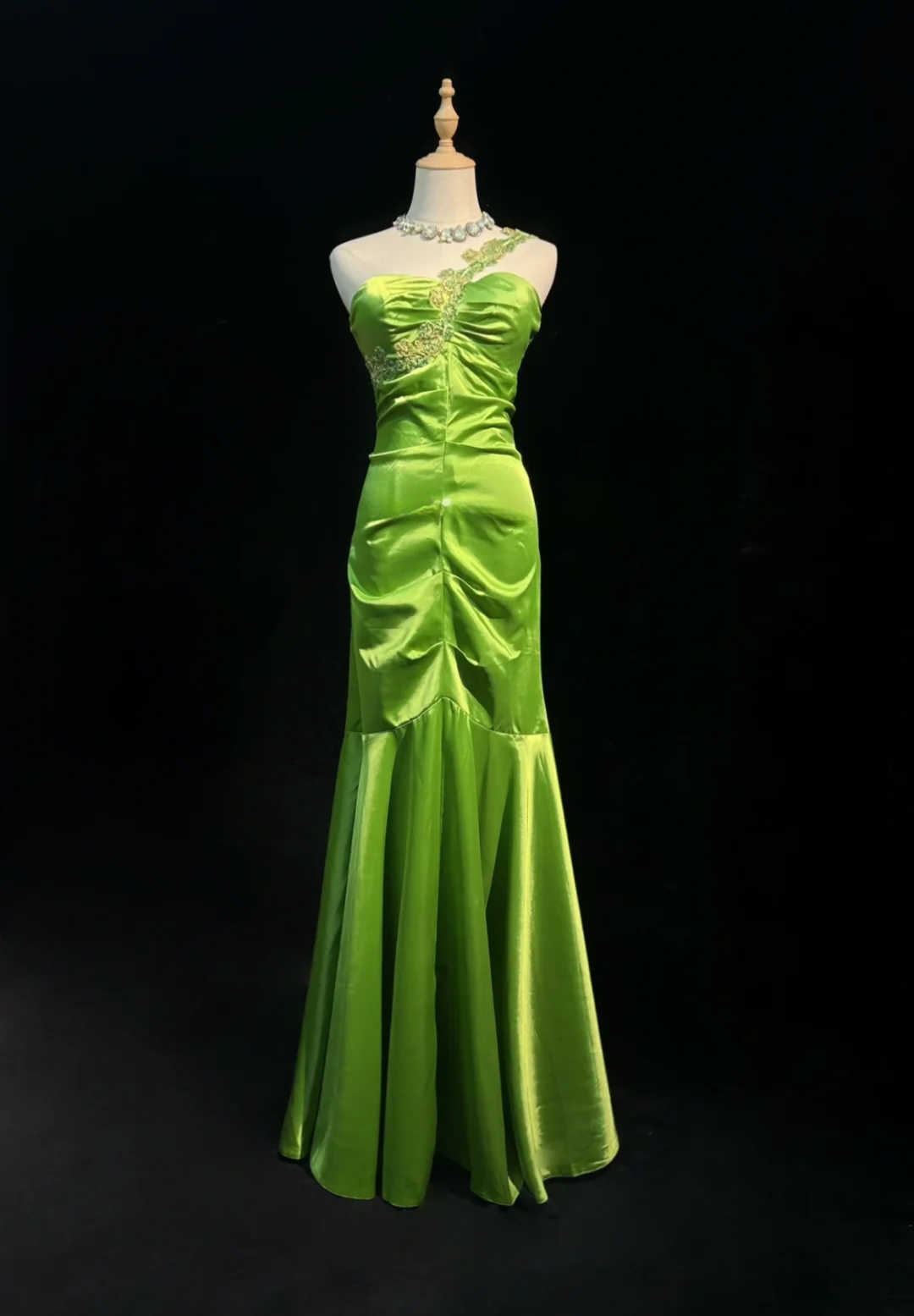 Grünes One-Shoulder Meerjungfrau Perlenbesetztes Vintage Langes Abendkleid, DP5330