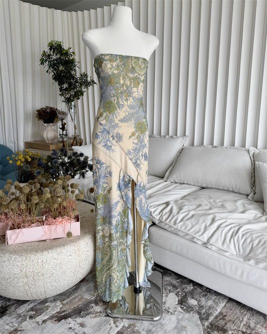 Süßes trägerloses A-Linien-Kleid mit Blumenmuster und unregelmäßigem Saum, DP5898