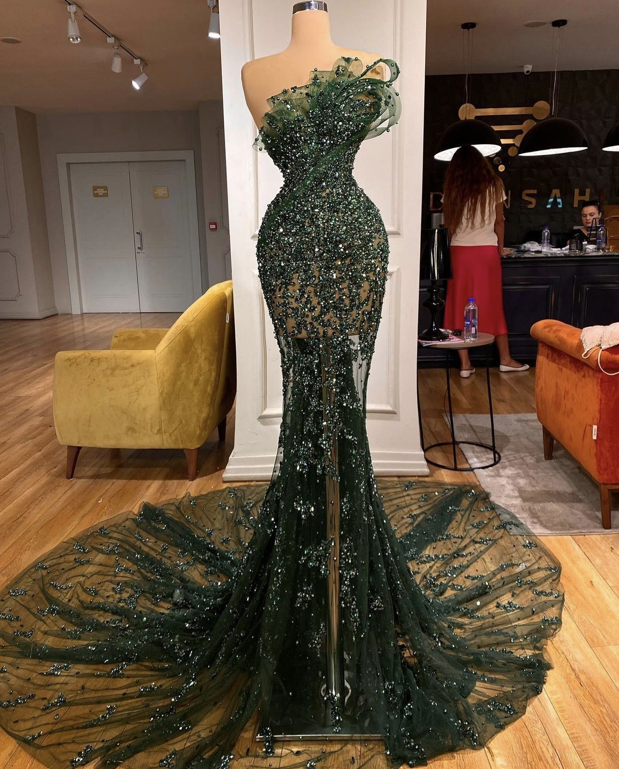 Charmantes dunkelgrünes, glitzerndes Meerjungfrau-Abendkleid mit Perlen, DP07