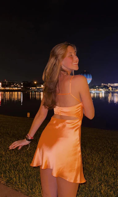 Süßes orangefarbenes Satin-Etuikleid mit Spaghettiträgern, kurzes Partykleid, Cocktailkleid, Heimkehrkleid, DP6526