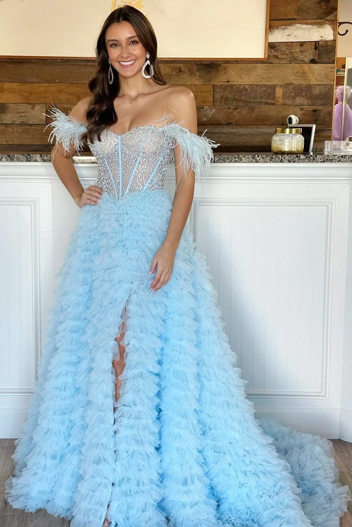 Robe de soirée longue rose vif à épaules dénudées et tulle perlé avec fente, DP1001