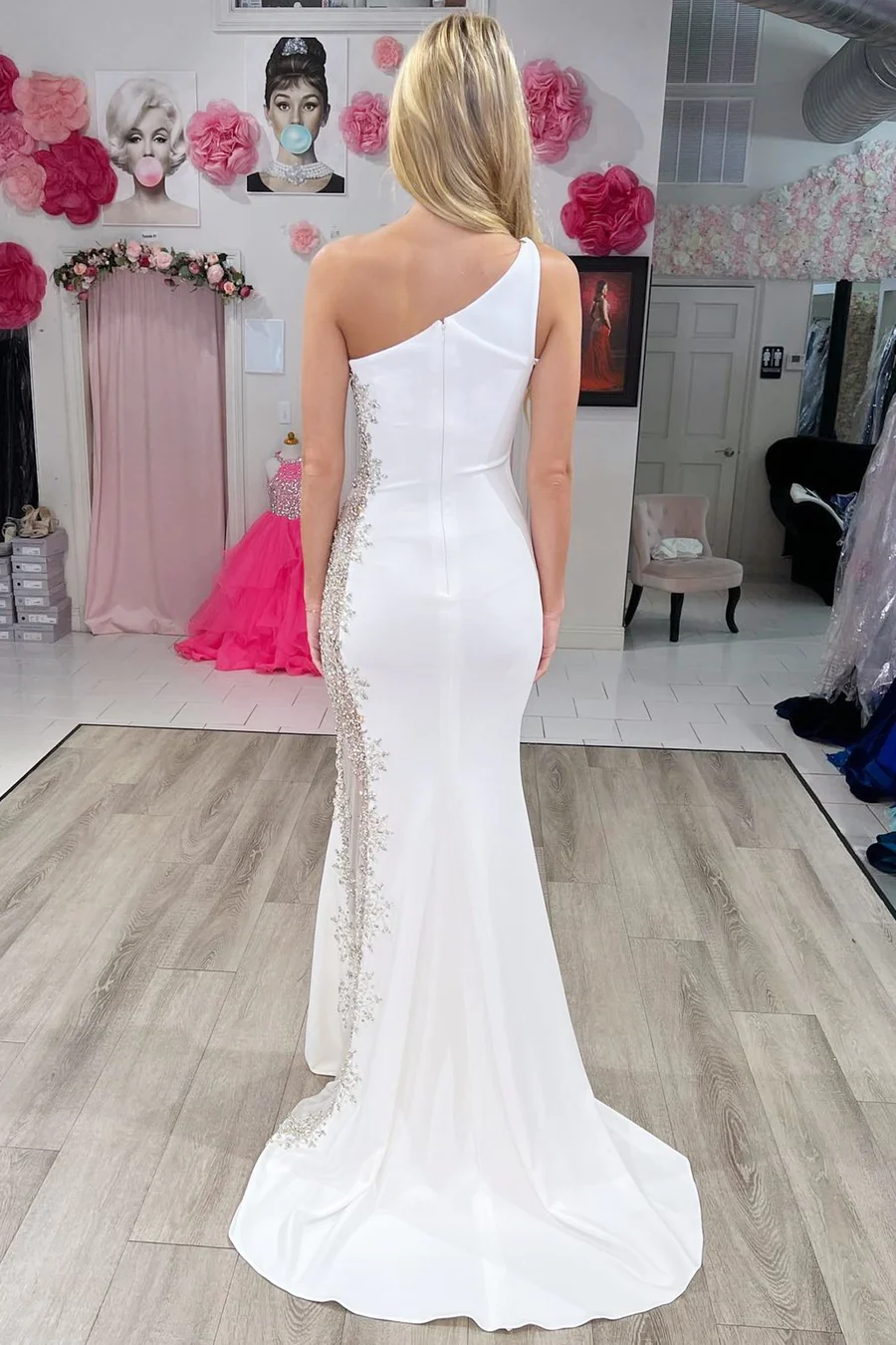 Robe de bal longue blanche asymétrique style sirène avec perles, DP1012
