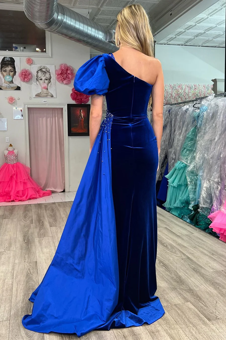 Robe de bal longue en velours bleu roi à une épaule, DP1014
