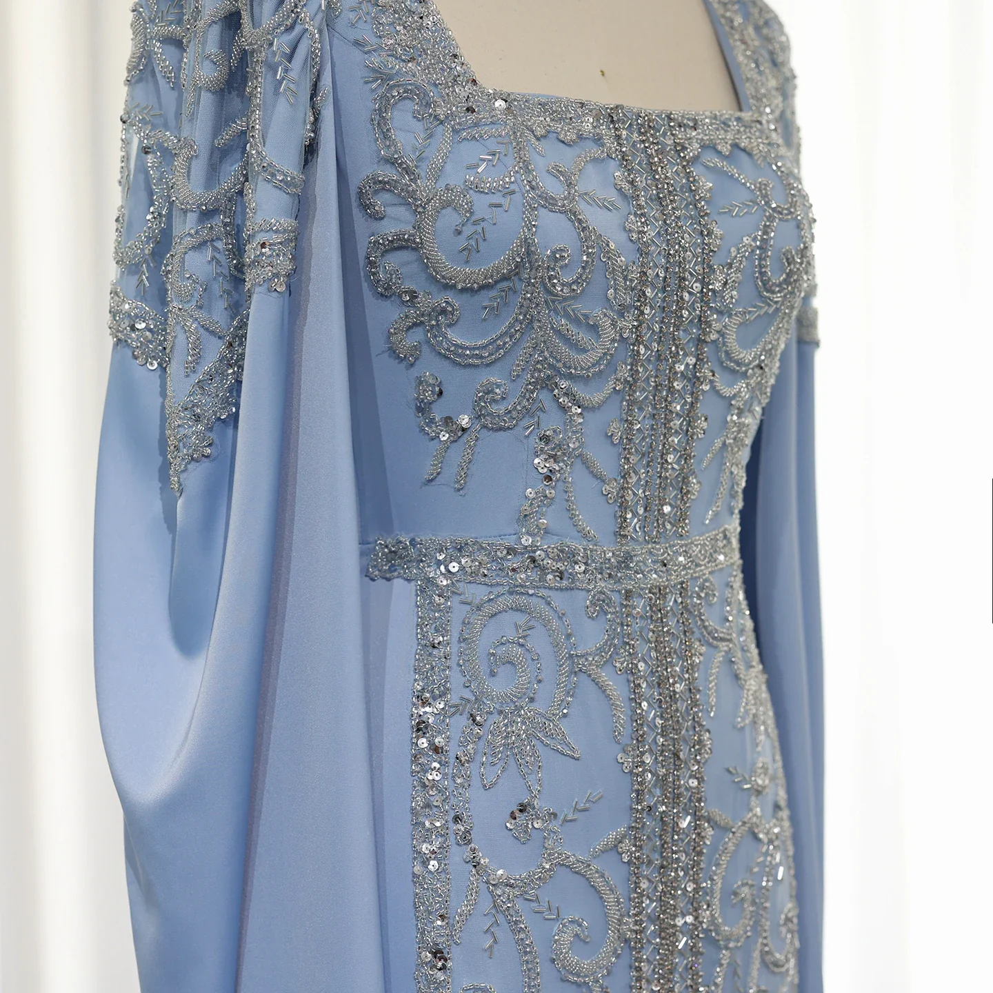 Luxuriöse blaue Meerjungfrau-Abendkleider im muslimischen Stil mit Cape-Ärmeln, Verlobungs-Partykleider, DP1093