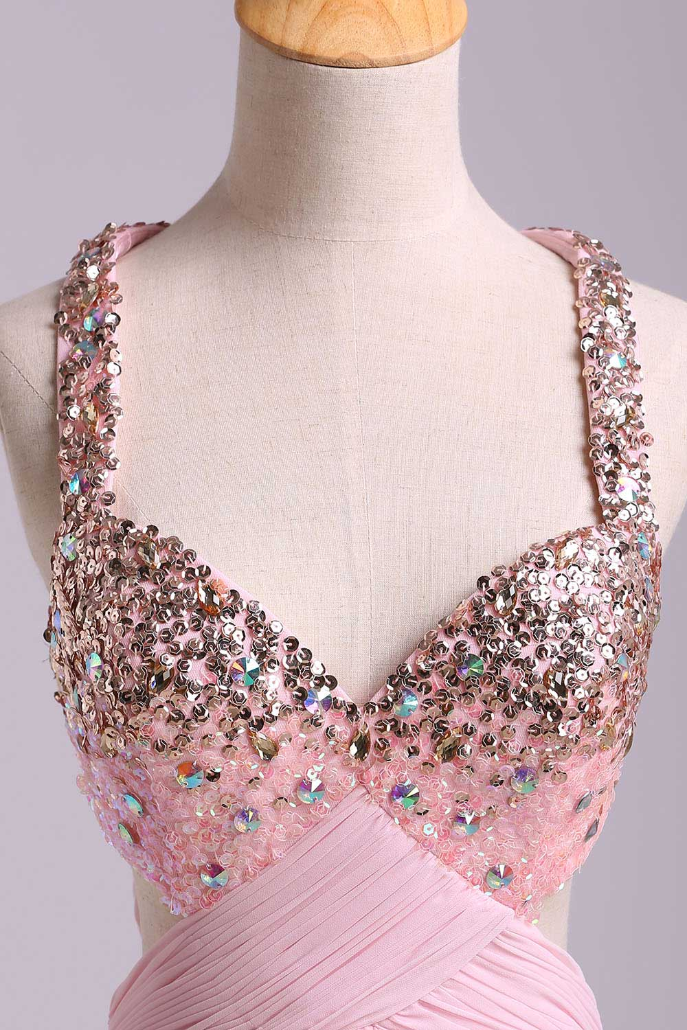 Robe de bal longue en mousseline de soie rose à sequins et dos croisé, DP1153