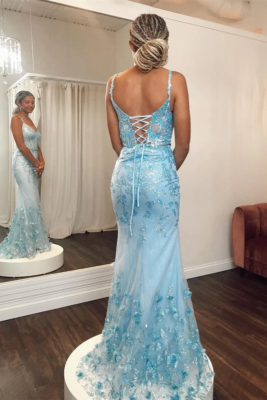 Hellblaues langes Ballkleid im Meerjungfrauen-Stil mit Blumenmuster und abnehmbarer Schleppe, DP1160