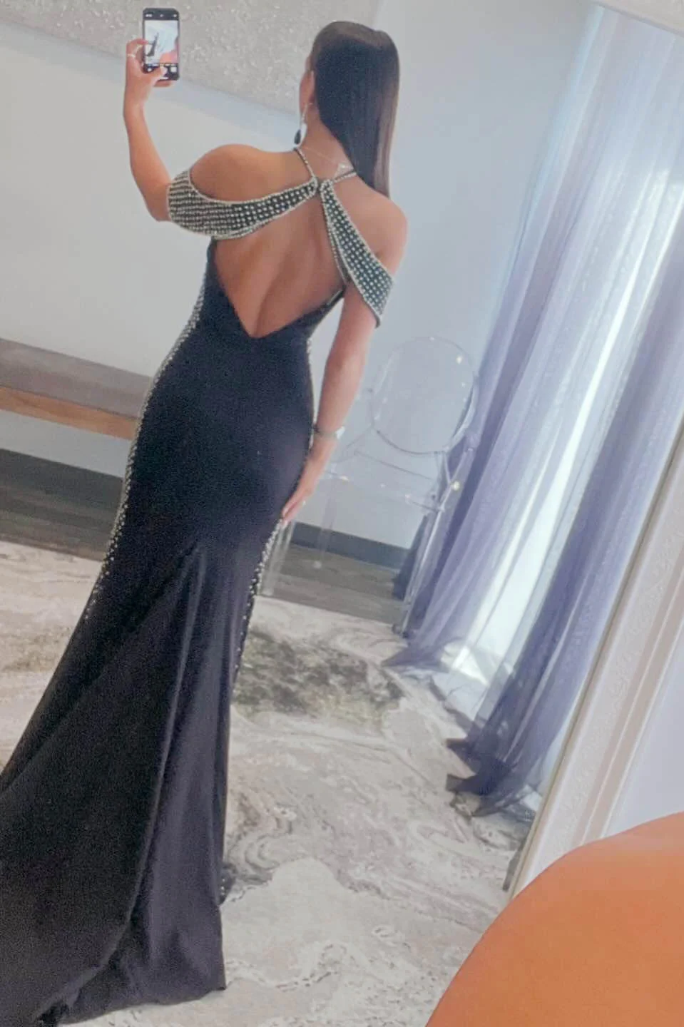Schwarzes Neckholder-Schulter-Ballkleid mit Perlenbesatz im Meerjungfrau-Stil, DP1324