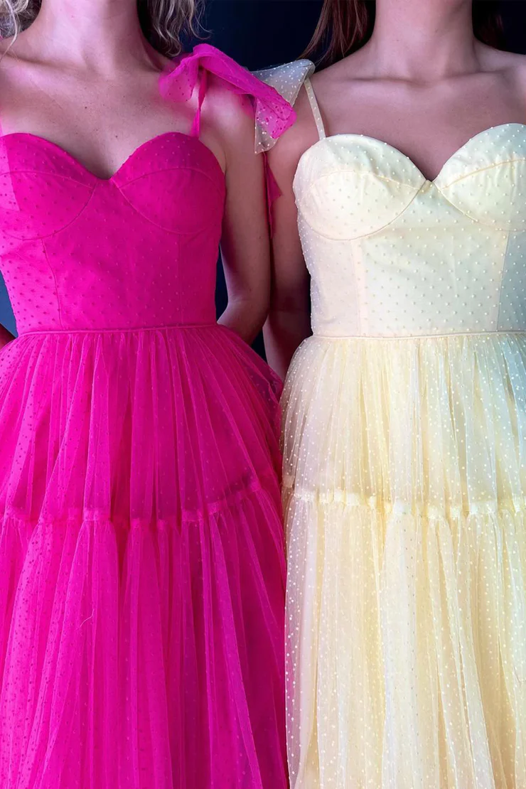 Robe de bal longue rose vif en tulle à pois et décolleté en cœur, DP1388