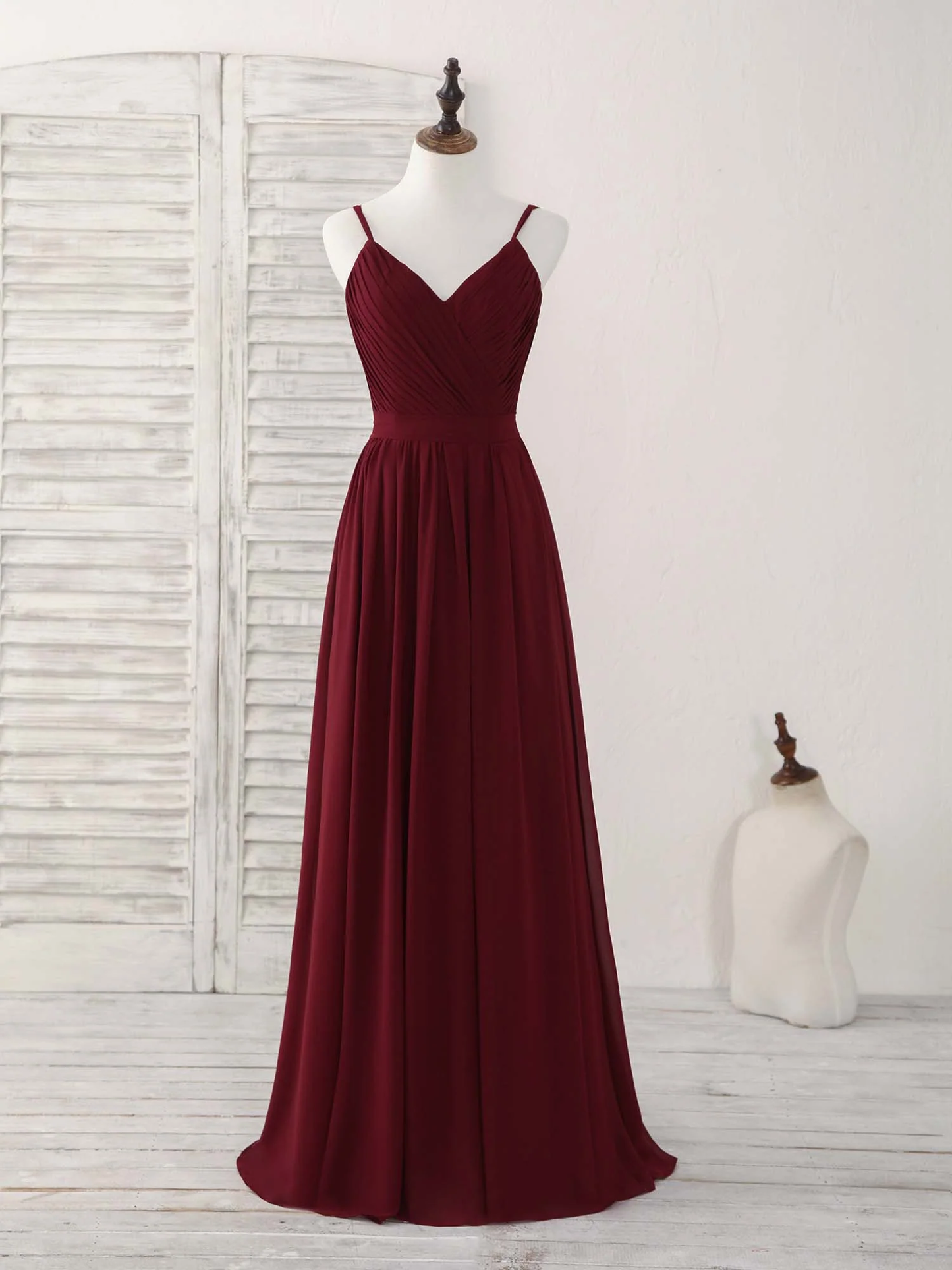 Burgunderrotes A-Linien-Partykleid mit V-Ausschnitt, Brautjungfernkleid, DP1441