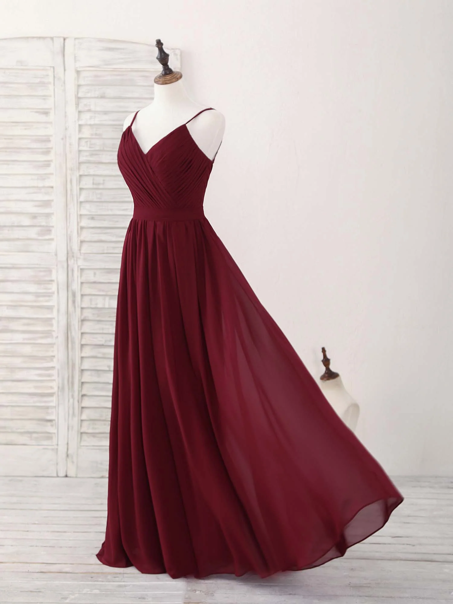 Burgunderrotes A-Linien-Partykleid mit V-Ausschnitt, Brautjungfernkleid, DP1441