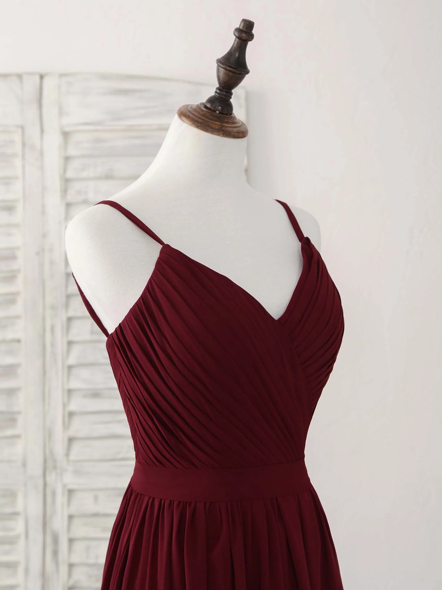 Burgunderrotes A-Linien-Partykleid mit V-Ausschnitt, Brautjungfernkleid, DP1441