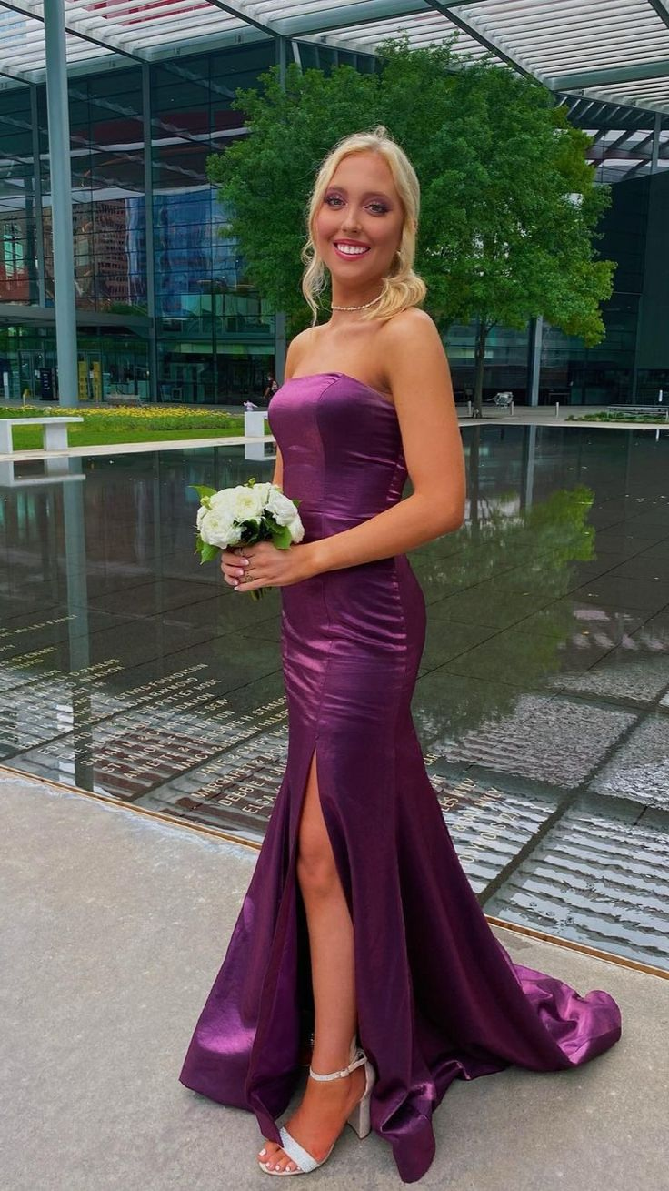Lila trägerloses Meerjungfrau-Abendkleid mit Schlitz, DP1514
